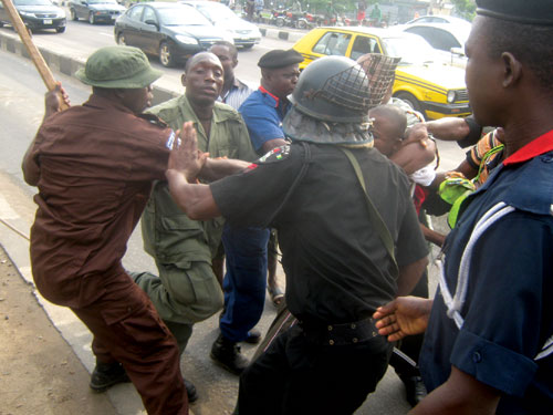 http://pmnewsnigeria.com/wp-content/uploads/2011/06/Soldiers-police-clash09.jpg